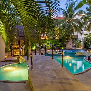 https://riviera-del-sol.tulum-hotels.net